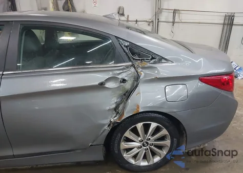 2014 Hyundai Sonata Limited z USA, uszkodzony, nr VIN 5NPEC4AC3EH921782